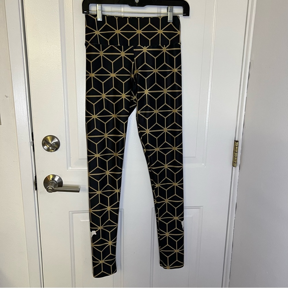 Goldsheep Geometric Black and Gold Leggings